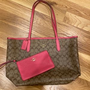 Coach Signature City Tote with wristlet!
